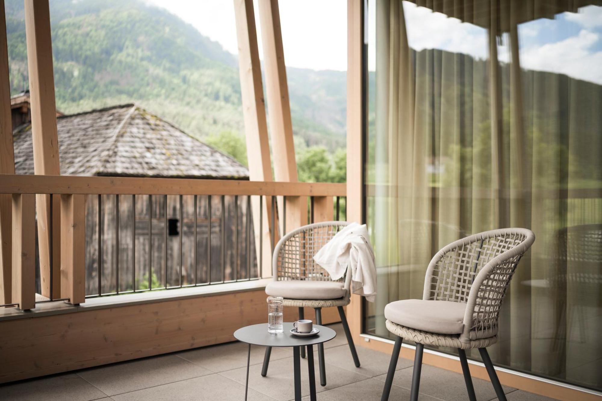 Falkensteiner Hotel Kronplatz - The Leading Hotels Of The World (Adults Only) Riscone Cameră foto A balcony at the Hotel
