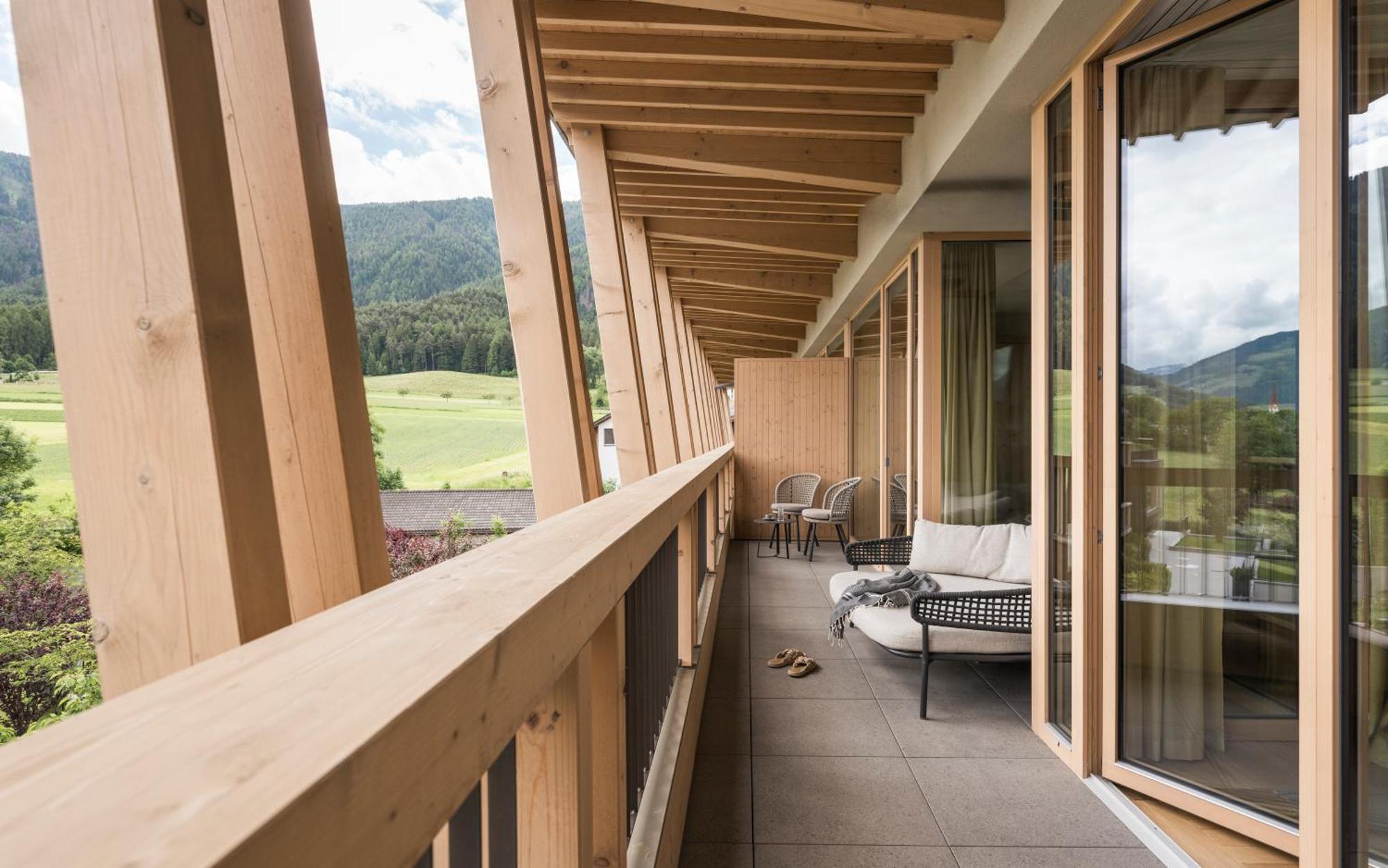 Falkensteiner Hotel Kronplatz - The Leading Hotels Of The World (Adults Only) Riscone Cameră foto The balcony of a suite