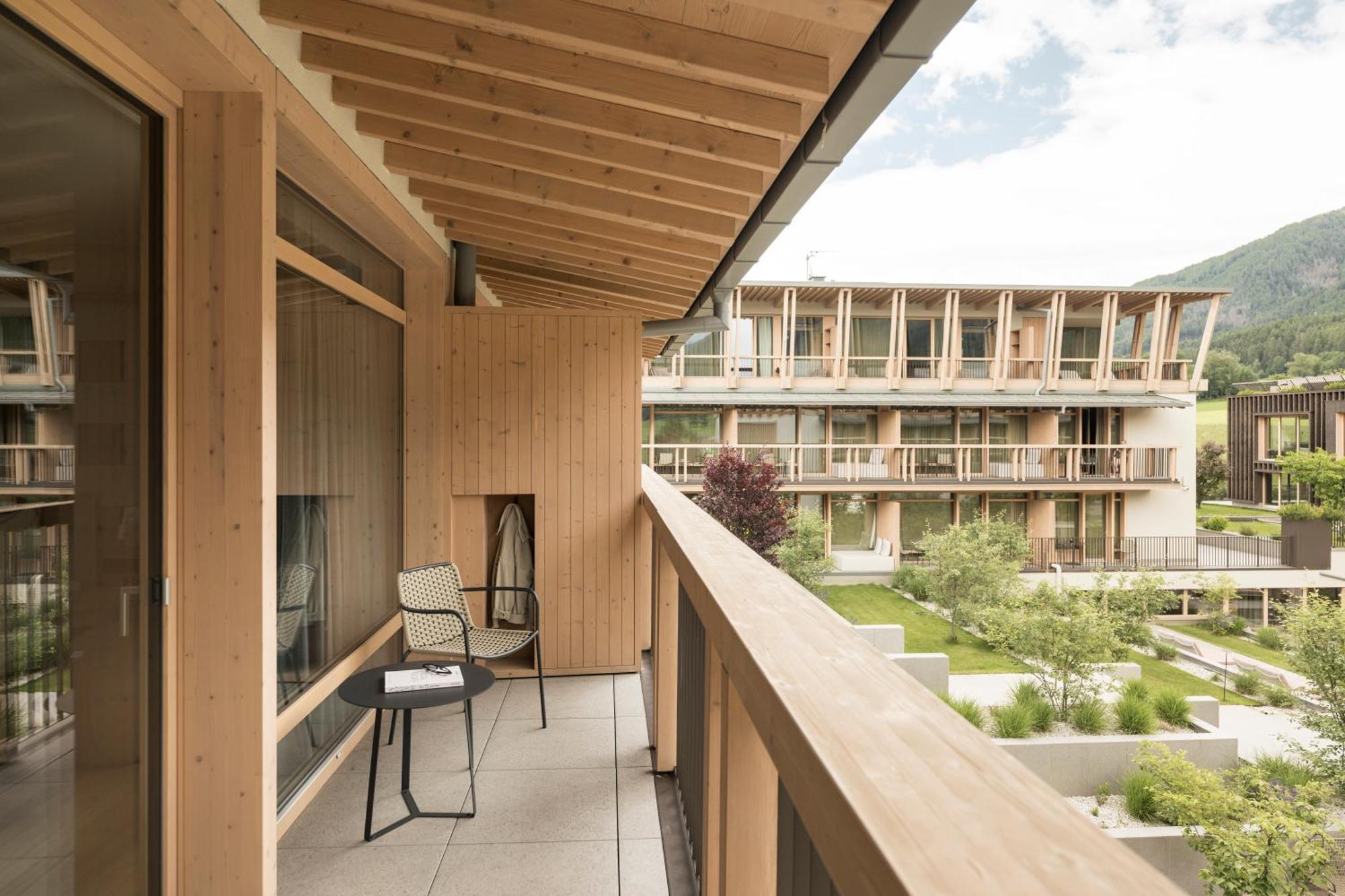 Falkensteiner Hotel Kronplatz - The Leading Hotels Of The World (Adults Only) Riscone Exterior foto The balcony of a room at the Hotel