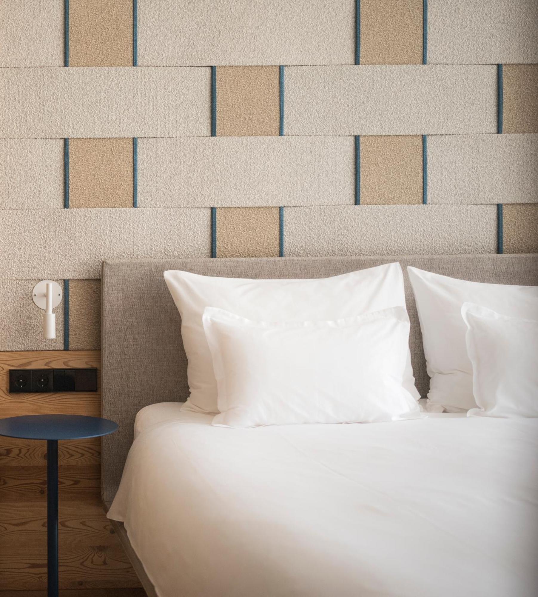 Falkensteiner Hotel Kronplatz - The Leading Hotels Of The World (Adults Only) Riscone Cameră foto A bed with two pillows